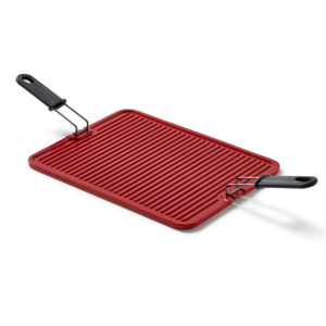 Flat top grill in use – enjoying the grilling experience with Easylife Tech ceramic briquettes for even heat and flavorful BBQ results